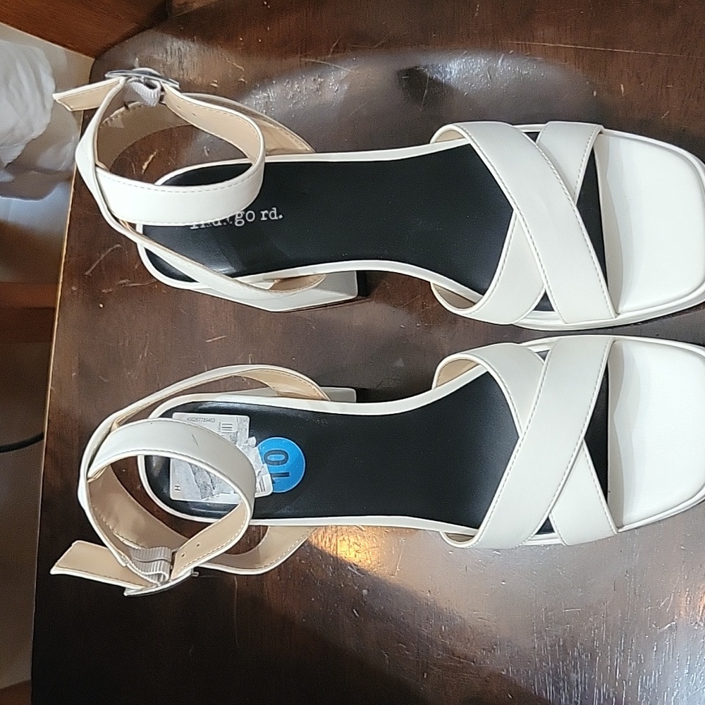 NWOB White Strappy Chunky  Heel Womens 10